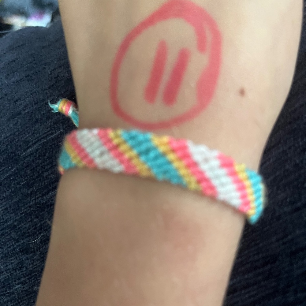 Diagonal friendship bracelet adjustable